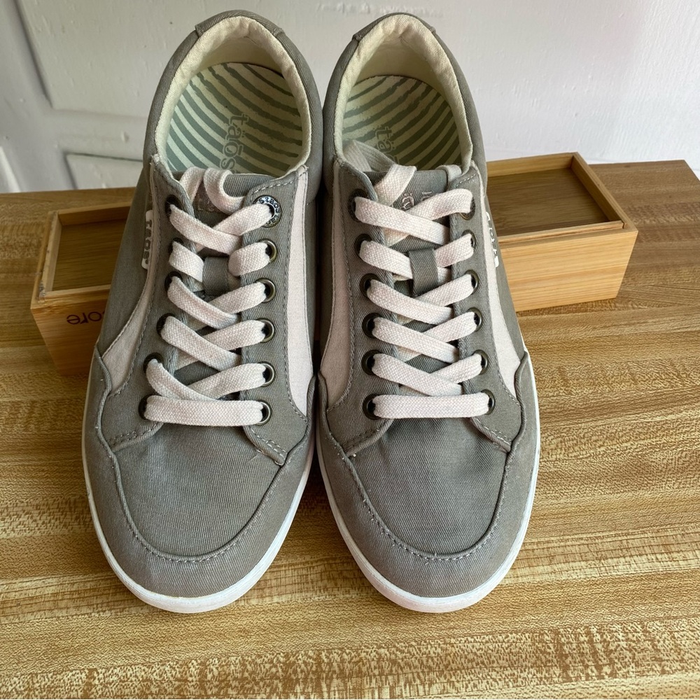 Taos Footwear Gray Canvas Sneakers with Light Pink Laces EUC Casual Outdoors 7.5